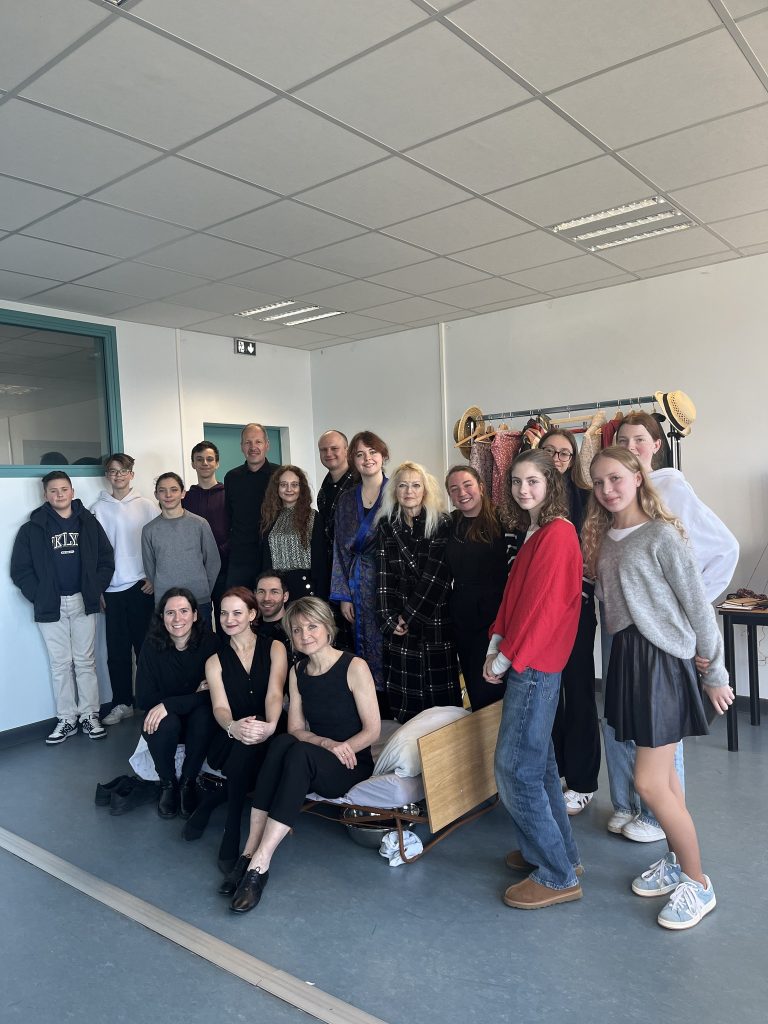 Pani Maja Saraczyńska wraz z grupą artystów „Komedianci”w nowej odsłonie „Kartoteki” Różewicza