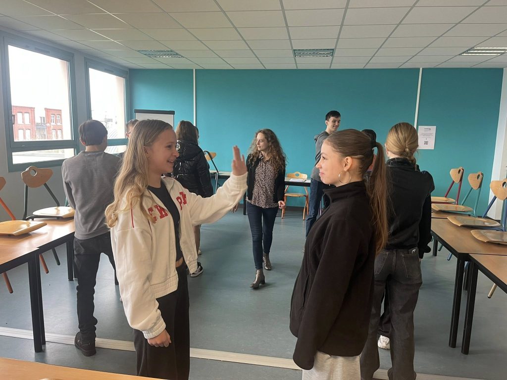 A tym czasem w szkole- warsztaty  z Panią Mają Saraczyńską przed Andrzejkami