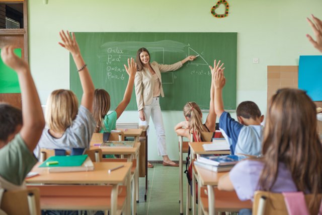 Ogłoszenie w sprawie pracy: nauczyciel j. polskiego w klasach IV-VI